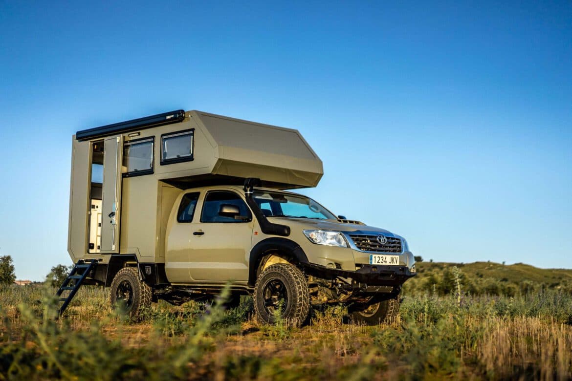 Toyota Hilux 4x4 (2016) + célula vivienda desmontable